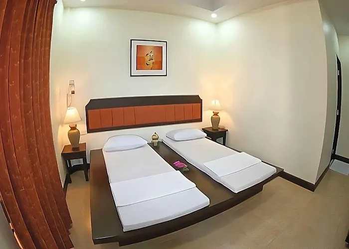 Thong Ta & Bangkok